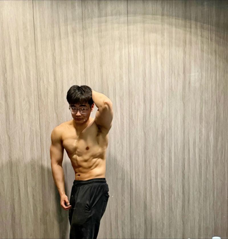 大学女生宿舍健身练出8块腹肌快吗？1个月速成秘诀大公开！