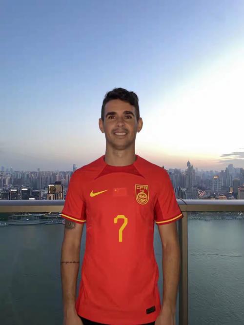 武磊身穿7号球衣未来如何？专家预测发展与挑战前景