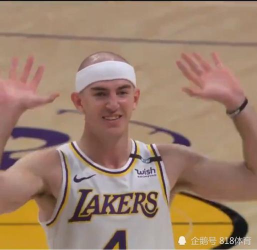 浓眉击掌遭无视引发热议，当事人回应曝光全过程！