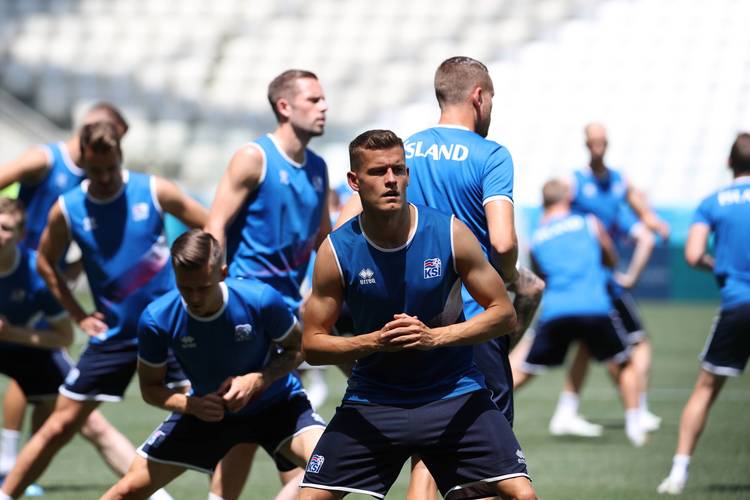 冰岛足球段子看哪个平台？(推荐热门APP使用指南)