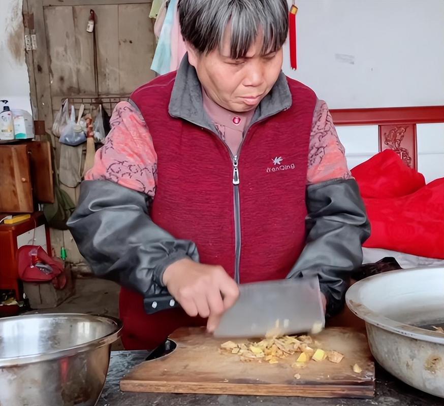 脑瘫儿被盲人妈妈嘴喂二十年？真实生活细节震撼人心