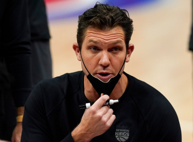 卢克-沃顿执教喜欢用啥战术？聊聊他常用的挡拆进攻体系