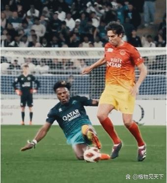 卡卡红牌怎么避免类似问题？(职业球员分享实用防守技巧！)