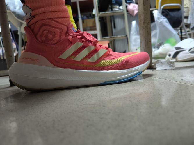 阿迪达斯ultra boost怎么样?穿过的都赞不绝口跑鞋实测