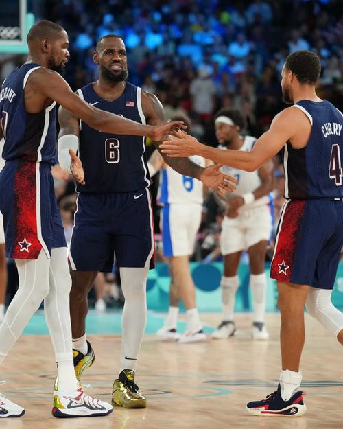 詹姆斯身高比杜兰特矮多少？两人同框照片全解析！