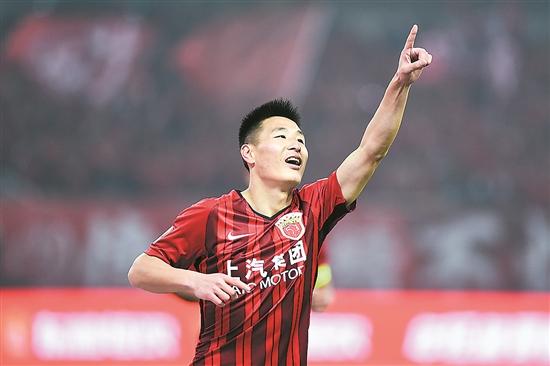 武磊身穿7号球衣未来如何？专家预测发展与挑战前景