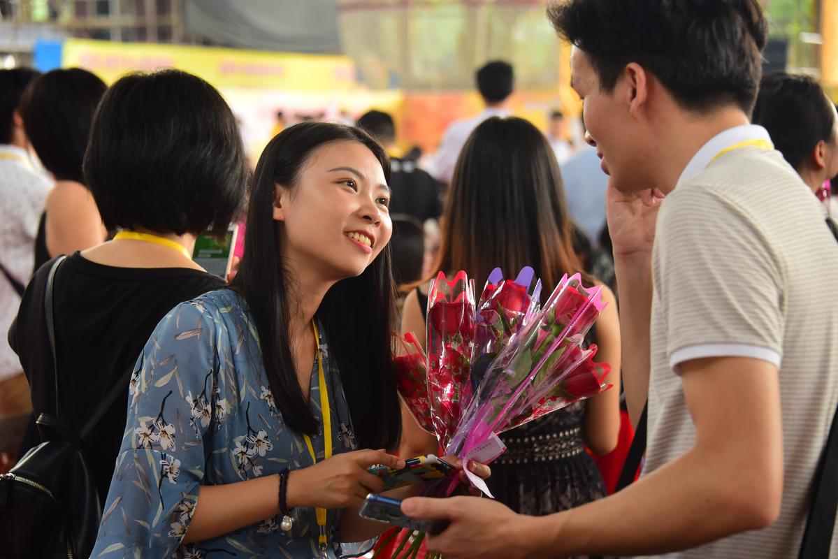 孙亚最近怎么突然火了?真实情况与背后原因分析