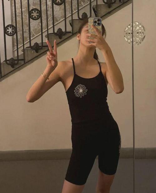 大学女生宿舍健身练出8块腹肌快吗？1个月速成秘诀大公开！