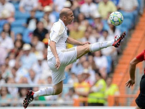 雷东多怎么学足球(5个技巧模仿大师风格)