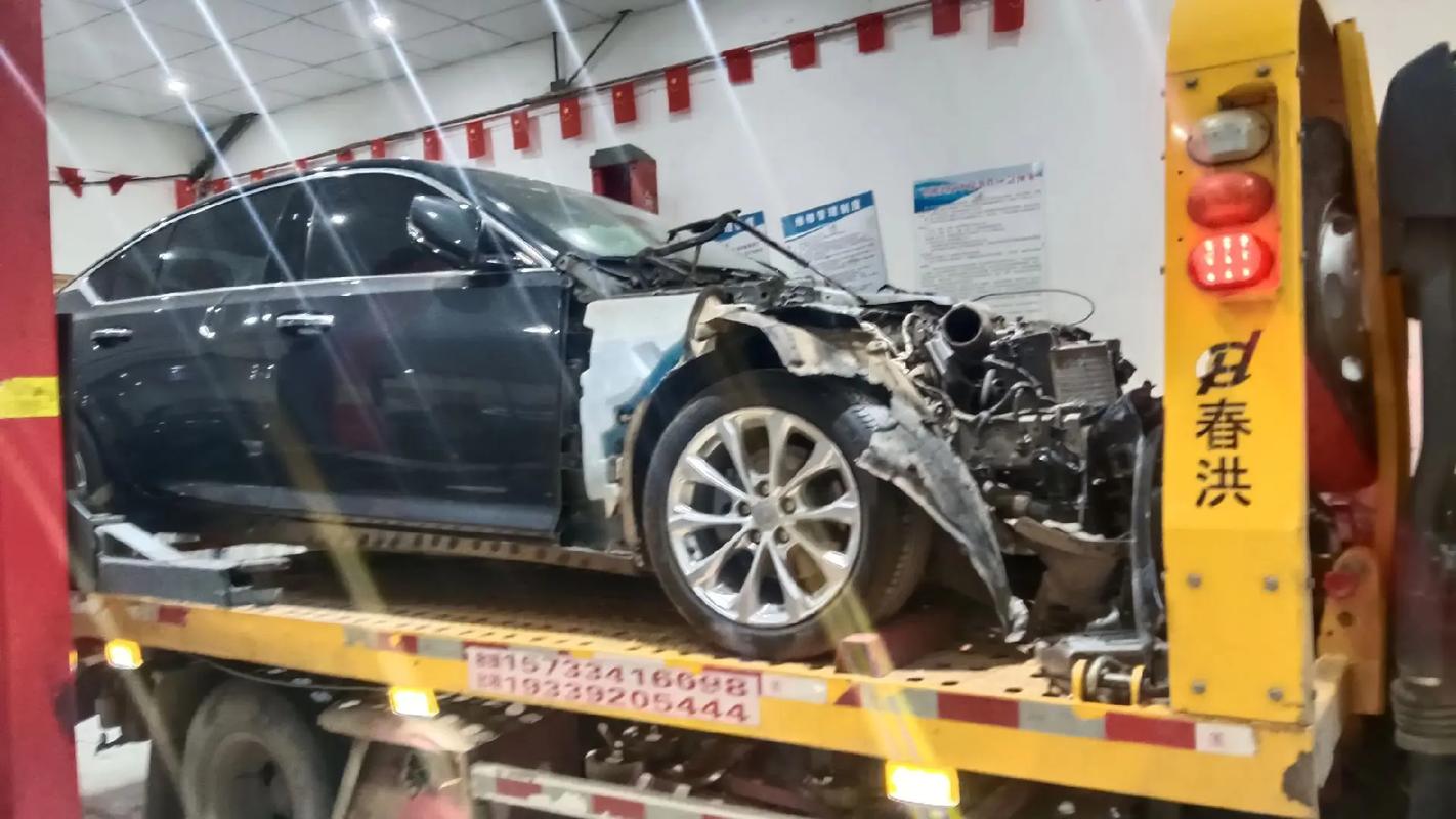 30辆凯迪拉克被烧现场视频！车主必知应急处理方案