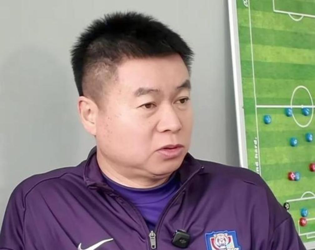 于根伟的职业生涯故事(从球员到教练的转变)