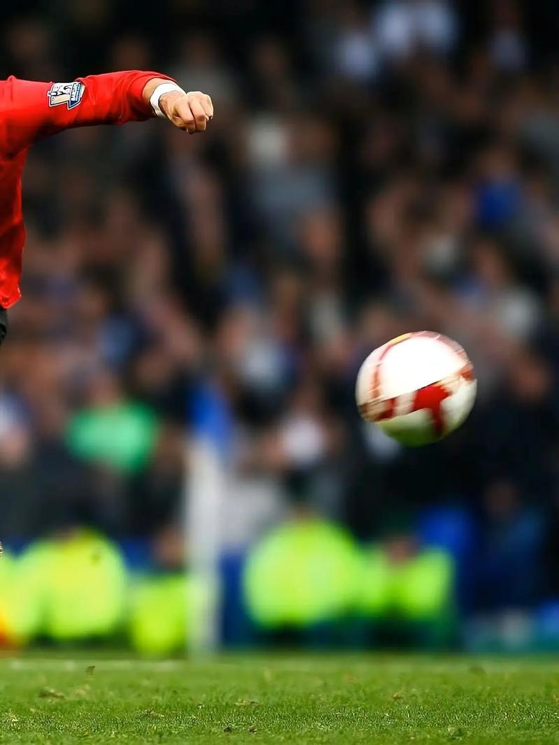 c罗足球过人视频哪个好？(看完这三部集锦提升球感！)