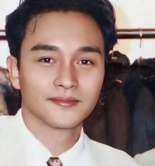 张国荣是同性恋是真的吗？(影响与社会讨论解读)