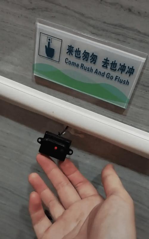 警察偷拍同事获刑怎么回事？事件全经过详细解析！