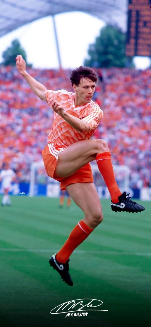 范巴斯滕如何影响现代足球(了解他的传奇地位)