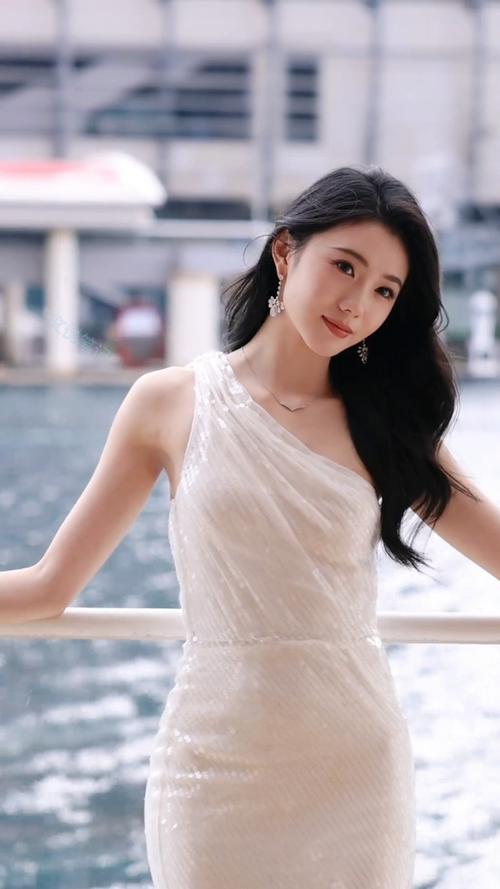 刘浩存真剃了吗？网友热议完整解答！