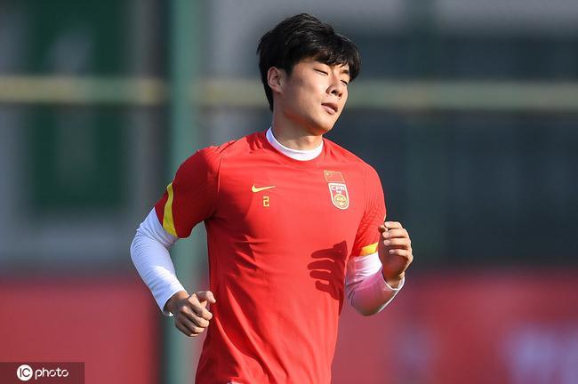 国安李磊在国足表现怎么样？(球迷热议他的关键贡献)