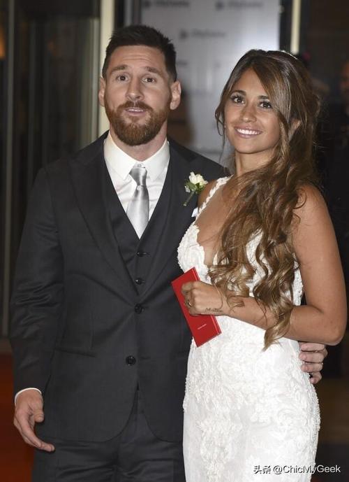 梅西老婆爱情故事(看看她如何俘获梅西的心)