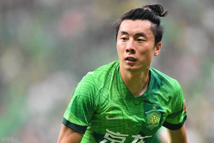 国安李磊在国足表现怎么样？(球迷热议他的关键贡献)