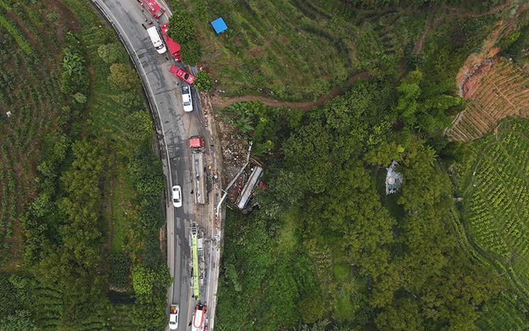 男子车祸时求消防别出声原因?孕妻电话事件深度解读!