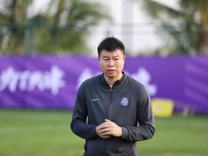 于根伟的职业生涯故事(从球员到教练的转变)